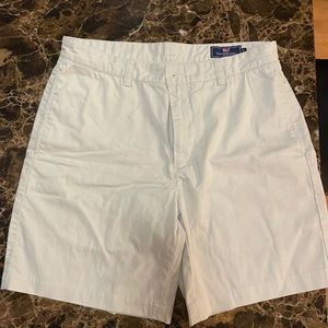 Vineyard vines light khaki shorts